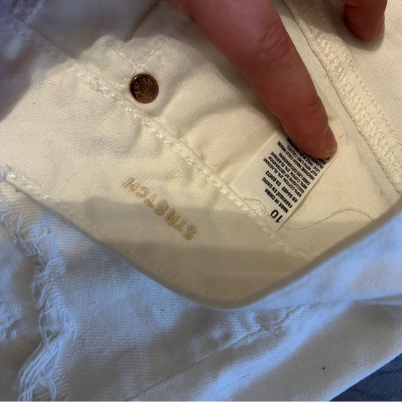 American eagle white stretch jean shorts. Size 10 - Picture 3 of 3